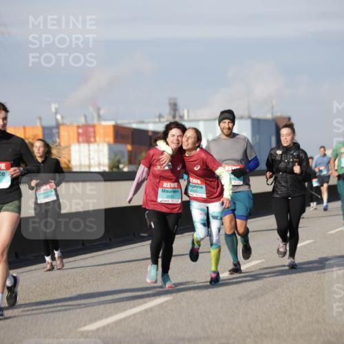 03.10.2025 - Köhlbrandbrückenlauf Jannik Wohlers http://msf.ph/oto/9092247 03.10.2025 10:11:40 Position 3 2533, 2554 meine-sportfotos.de