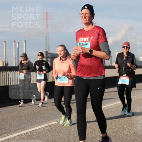 03.10.2025 - Köhlbrandbrückenlauf Lena Gebhardt http://msf.ph/oto/9092251 03.10.2025 10:08:15 Position 2 1851, 3784 meine-sportfotos.de
