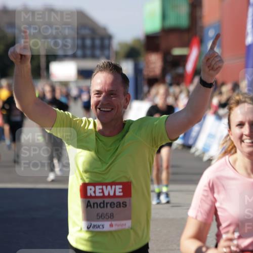 03.10.2025 - Köhlbrandbrückenlauf Jannik Wohlers http://msf.ph/oto/9092256 03.10.2025 13:19:58 Ziel 4376, 4433, 4539, 4721, 5059, 5175, 5656, 5657, 5658, 5704, 5841, 6068, 6414, 6567, 6568, 6649, 6660, 6663, 6730 meine-sportfotos.de