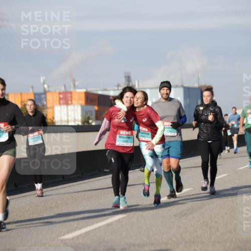 03.10.2025 - Köhlbrandbrückenlauf Jannik Wohlers http://msf.ph/oto/9092258 03.10.2025 10:11:40 Position 3 2554, 1769, 2533 meine-sportfotos.de