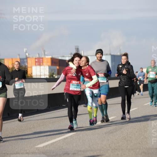 03.10.2025 - Köhlbrandbrückenlauf Jannik Wohlers http://msf.ph/oto/9092262 03.10.2025 10:11:40 Position 3 3328, 2554, 1769 meine-sportfotos.de