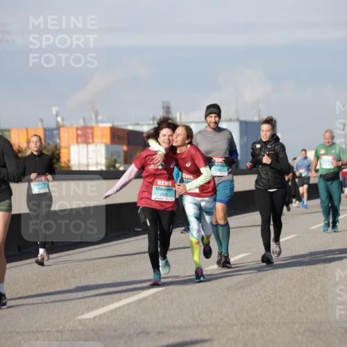 03.10.2025 - Köhlbrandbrückenlauf Jannik Wohlers http://msf.ph/oto/9092268 03.10.2025 10:11:40 Position 3 3328, 2554, 1769 meine-sportfotos.de