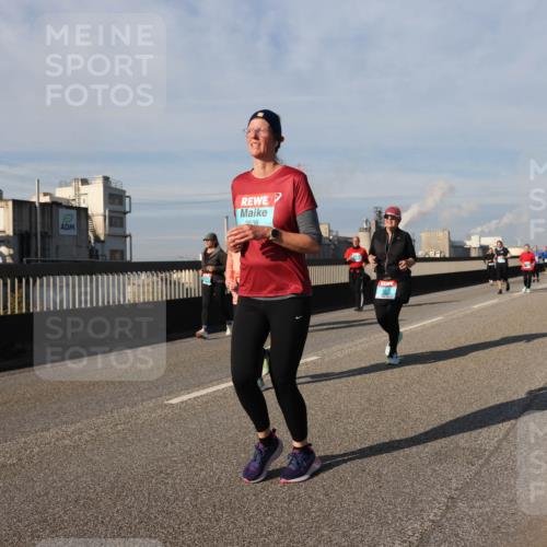 03.10.2025 - Köhlbrandbrückenlauf Lena Gebhardt http://msf.ph/oto/9092270 03.10.2025 10:08:16 Position 2 2536 meine-sportfotos.de