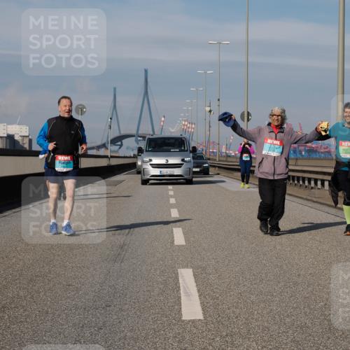 03.10.2025 - Köhlbrandbrückenlauf Fabian Wolf http://msf.ph/oto/9092273 03.10.2025 10:28:13 Position 3 261, 3195, 3774, 9702 meine-sportfotos.de