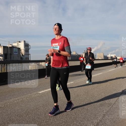 03.10.2025 - Köhlbrandbrückenlauf Lena Gebhardt http://msf.ph/oto/9092278 03.10.2025 10:08:16 Position 2  meine-sportfotos.de