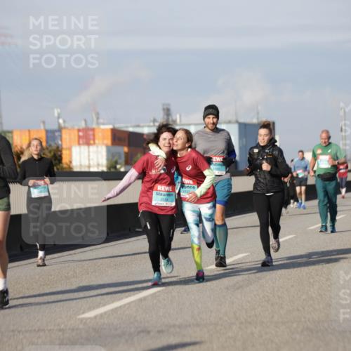 03.10.2025 - Köhlbrandbrückenlauf Jannik Wohlers http://msf.ph/oto/9092280 03.10.2025 10:11:40 Position 3 3328, 2554, 2533, 1769 meine-sportfotos.de