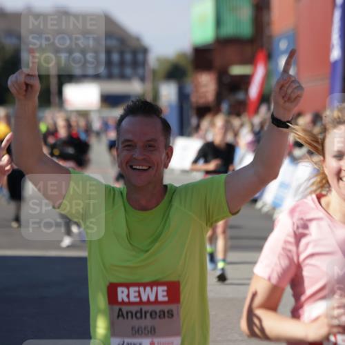 03.10.2025 - Köhlbrandbrückenlauf Jannik Wohlers http://msf.ph/oto/9092282 03.10.2025 13:19:58 Ziel 4376, 4433, 4539, 4721, 5059, 5175, 5656, 5657, 5658, 5704, 5841, 6068, 6414, 6567, 6568, 6649, 6660, 6663, 6730 meine-sportfotos.de