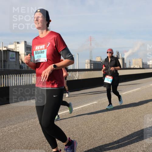 03.10.2025 - Köhlbrandbrückenlauf Lena Gebhardt http://msf.ph/oto/9092284 03.10.2025 10:08:16 Position 2 2536 meine-sportfotos.de