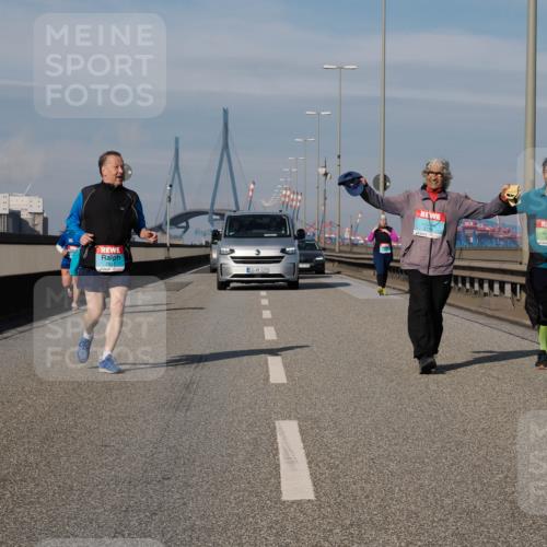 03.10.2025 - Köhlbrandbrückenlauf Fabian Wolf http://msf.ph/oto/9092285 03.10.2025 10:28:13 Position 3 3195, 3774, 9702 meine-sportfotos.de
