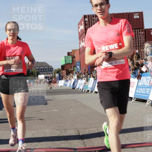 03.10.2025 - Köhlbrandbrückenlauf Jannik Wohlers http://msf.ph/oto/9092288 03.10.2025 12:54:06 Ziel 4030, 5710, 5947, 6002, 6200, 6817 meine-sportfotos.de
