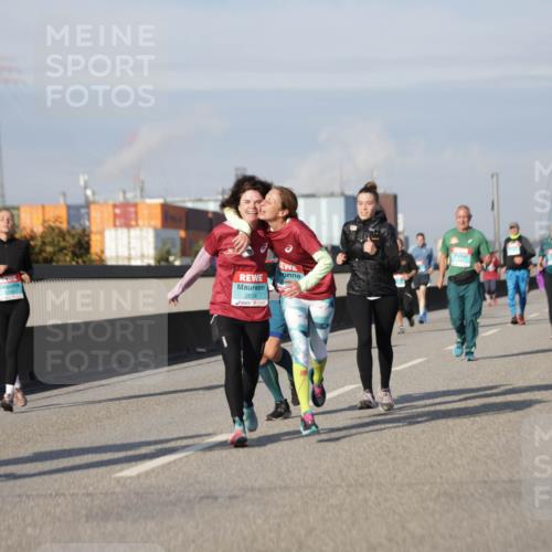 03.10.2025 - Köhlbrandbrückenlauf Jannik Wohlers http://msf.ph/oto/9092300 03.10.2025 10:11:41 Position 3 3328, 2554 meine-sportfotos.de