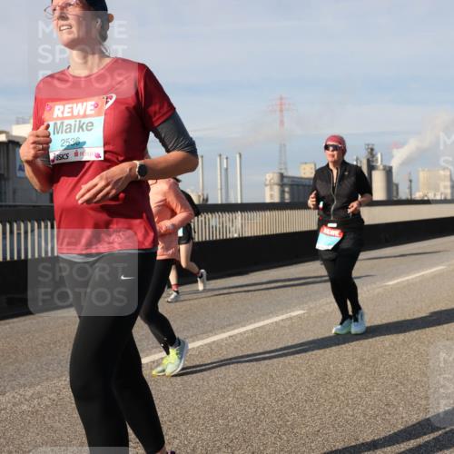 03.10.2025 - Köhlbrandbrückenlauf Lena Gebhardt http://msf.ph/oto/9092302 03.10.2025 10:08:17 Position 2 2536 meine-sportfotos.de