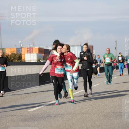 03.10.2025 - Köhlbrandbrückenlauf Jannik Wohlers http://msf.ph/oto/9092308 03.10.2025 10:11:41 Position 3 3328, 2554, 2533 meine-sportfotos.de