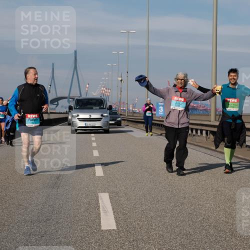 03.10.2025 - Köhlbrandbrückenlauf Fabian Wolf http://msf.ph/oto/9092309 03.10.2025 10:28:14 Position 3 261, 3195, 3, 3774, 9702 meine-sportfotos.de