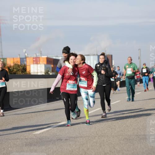 03.10.2025 - Köhlbrandbrückenlauf Jannik Wohlers http://msf.ph/oto/9092313 03.10.2025 10:11:41 Position 3 3328, 2554, 2533 meine-sportfotos.de