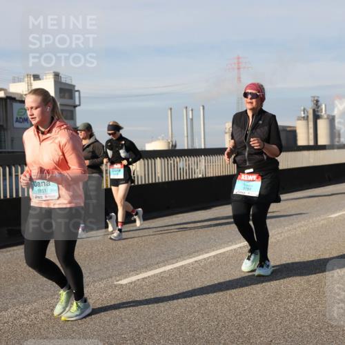03.10.2025 - Köhlbrandbrückenlauf Lena Gebhardt http://msf.ph/oto/9092314 03.10.2025 10:08:17 Position 2 1851, 3784 meine-sportfotos.de