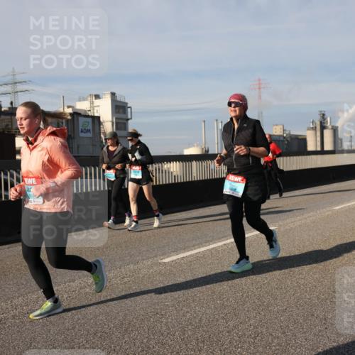 03.10.2025 - Köhlbrandbrückenlauf Lena Gebhardt http://msf.ph/oto/9092323 03.10.2025 10:08:17 Position 2 1851, 3784 meine-sportfotos.de