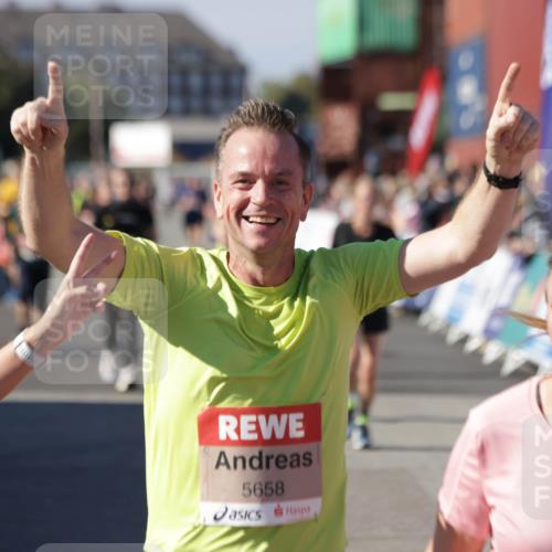 03.10.2025 - Köhlbrandbrückenlauf Jannik Wohlers http://msf.ph/oto/9092324 03.10.2025 13:19:59 Ziel 4376, 4433, 4539, 4721, 5037, 5059, 5175, 5656, 5657, 5658, 5704, 5841, 6068, 6414, 6567, 6568, 6649, 6663 meine-sportfotos.de
