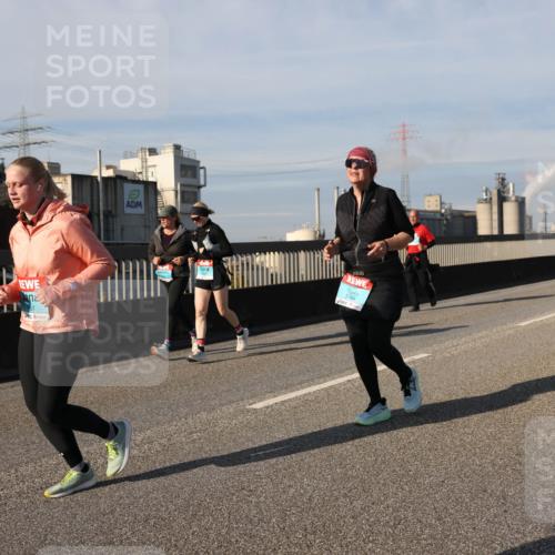 03.10.2025 - Köhlbrandbrückenlauf Lena Gebhardt http://msf.ph/oto/9092330 03.10.2025 10:08:17 Position 2 3784 meine-sportfotos.de