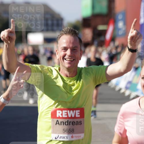 03.10.2025 - Köhlbrandbrückenlauf Jannik Wohlers http://msf.ph/oto/9092334 03.10.2025 13:19:59 Ziel 4376, 4433, 4539, 4721, 5037, 5059, 5175, 5656, 5657, 5658, 5704, 5841, 6068, 6414, 6567, 6568, 6649, 6663 meine-sportfotos.de