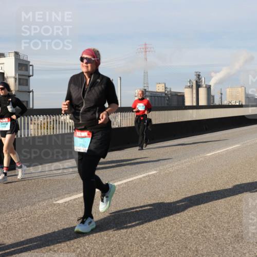 03.10.2025 - Köhlbrandbrückenlauf Lena Gebhardt http://msf.ph/oto/9092336 03.10.2025 10:08:18 Position 2 3784 meine-sportfotos.de