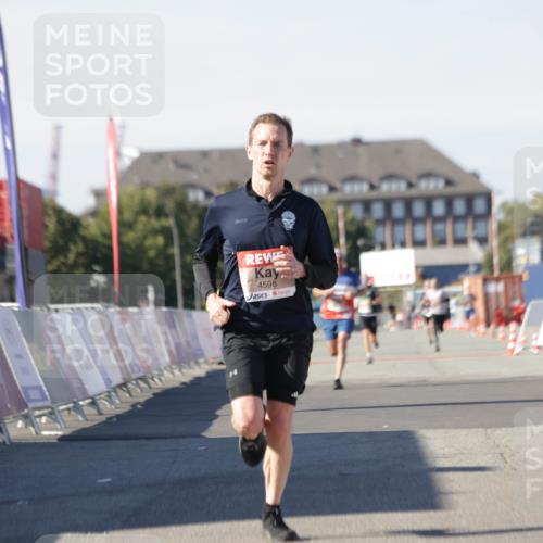 03.10.2025 - Köhlbrandbrückenlauf Jannik Wohlers http://msf.ph/oto/9092338 03.10.2025 12:54:16 Ziel 4598 meine-sportfotos.de