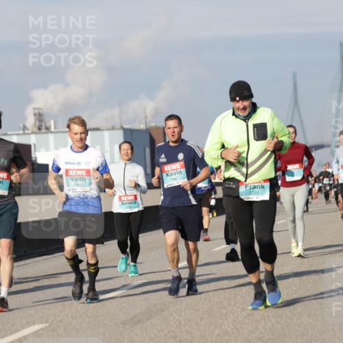 03.10.2025 - Köhlbrandbrückenlauf Jannik Wohlers http://msf.ph/oto/9092339 03.10.2025 09:59:55 Position 3 3048, 3049, 3047, 2724 meine-sportfotos.de