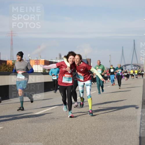 03.10.2025 - Köhlbrandbrückenlauf Jannik Wohlers http://msf.ph/oto/9092341 03.10.2025 10:11:42 Position 3 2554 meine-sportfotos.de