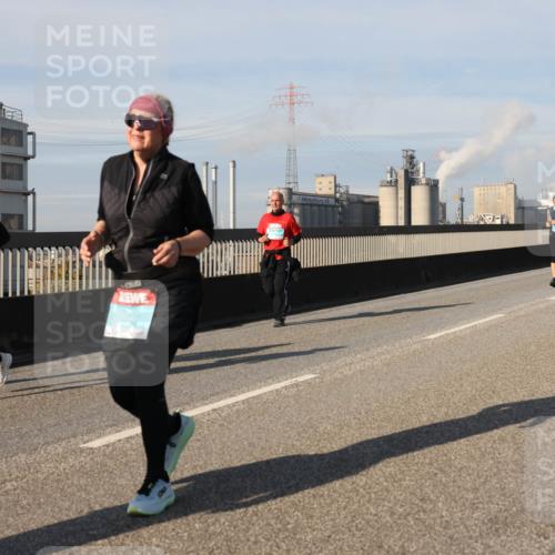03.10.2025 - Köhlbrandbrückenlauf Lena Gebhardt http://msf.ph/oto/9092347 03.10.2025 10:08:18 Position 2 9737, 3784 meine-sportfotos.de
