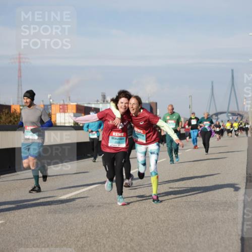 03.10.2025 - Köhlbrandbrückenlauf Jannik Wohlers http://msf.ph/oto/9092352 03.10.2025 10:11:42 Position 3 2554 meine-sportfotos.de