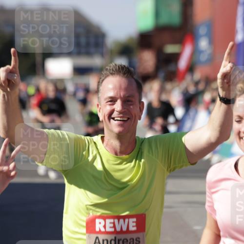 03.10.2025 - Köhlbrandbrückenlauf Jannik Wohlers http://msf.ph/oto/9092353 03.10.2025 13:19:59 Ziel 4376, 4433, 4539, 4721, 5037, 5059, 5175, 5656, 5657, 5658, 5704, 5841, 6068, 6414, 6567, 6568, 6649, 6663 meine-sportfotos.de
