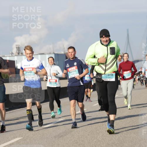 03.10.2025 - Köhlbrandbrückenlauf Jannik Wohlers http://msf.ph/oto/9092356 03.10.2025 09:59:55 Position 3 3048, 3049, 3063, 3047, 2724, 0 meine-sportfotos.de