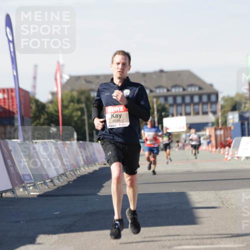 03.10.2025 - Köhlbrandbrückenlauf Jannik Wohlers http://msf.ph/oto/9092359 03.10.2025 12:54:16 Ziel 4598 meine-sportfotos.de