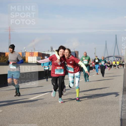 03.10.2025 - Köhlbrandbrückenlauf Jannik Wohlers http://msf.ph/oto/9092360 03.10.2025 10:11:42 Position 3 2554 meine-sportfotos.de