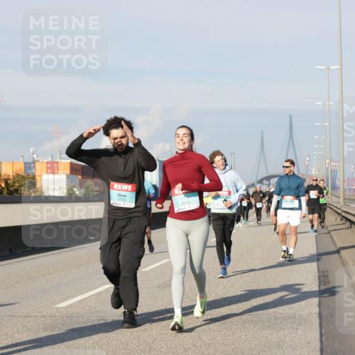 03.10.2025 - Köhlbrandbrückenlauf Jannik Wohlers http://msf.ph/oto/9092362 03.10.2025 10:00:00 Position 3 3725, 3816 meine-sportfotos.de