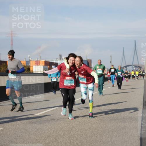 03.10.2025 - Köhlbrandbrückenlauf Jannik Wohlers http://msf.ph/oto/9092365 03.10.2025 10:11:42 Position 3 2554, 2533 meine-sportfotos.de