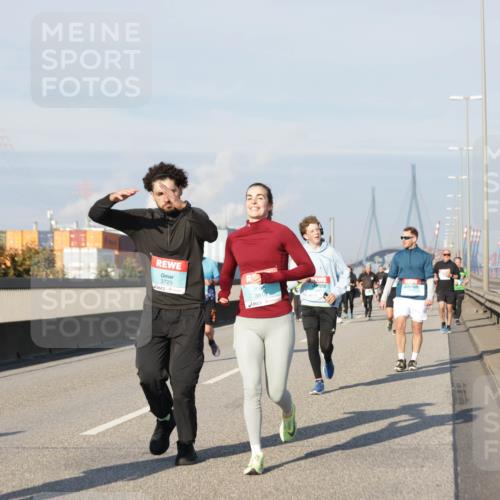 03.10.2025 - Köhlbrandbrückenlauf Jannik Wohlers http://msf.ph/oto/9092369 03.10.2025 10:00:00 Position 3 3725, 3818 meine-sportfotos.de
