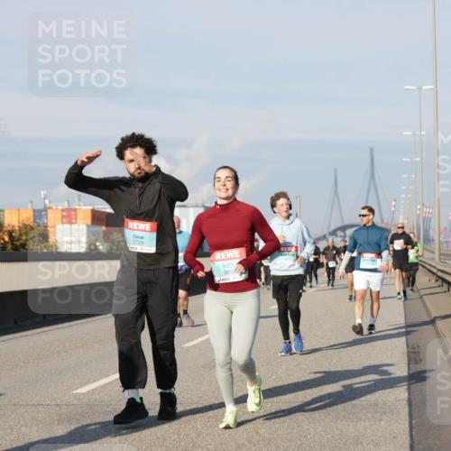 03.10.2025 - Köhlbrandbrückenlauf Jannik Wohlers http://msf.ph/oto/9092375 03.10.2025 10:00:00 Position 3 3725, 3816 meine-sportfotos.de
