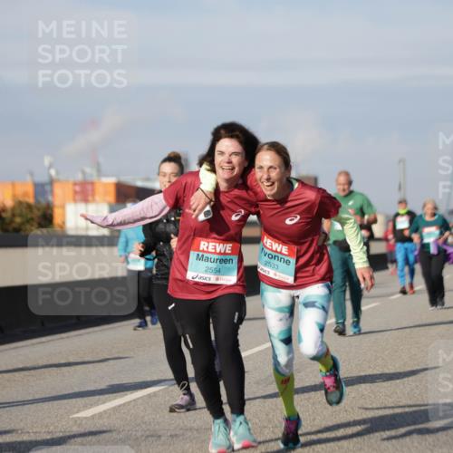 03.10.2025 - Köhlbrandbrückenlauf Jannik Wohlers http://msf.ph/oto/9092377 03.10.2025 10:11:42 Position 3 2554, 2533 meine-sportfotos.de