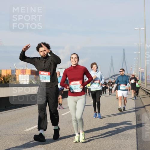 03.10.2025 - Köhlbrandbrückenlauf Jannik Wohlers http://msf.ph/oto/9092382 03.10.2025 10:00:00 Position 3 3725, 3816 meine-sportfotos.de