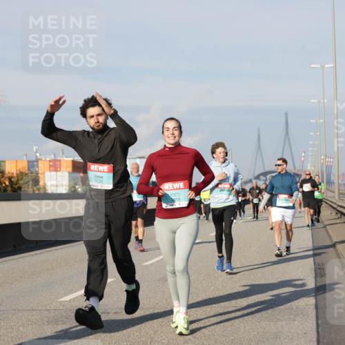 03.10.2025 - Köhlbrandbrückenlauf Jannik Wohlers http://msf.ph/oto/9092386 03.10.2025 10:00:00 Position 3 3725, 3816 meine-sportfotos.de