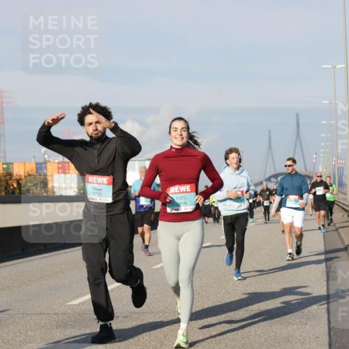 03.10.2025 - Köhlbrandbrückenlauf Jannik Wohlers http://msf.ph/oto/9092391 03.10.2025 10:00:00 Position 3 3725, 8816 meine-sportfotos.de