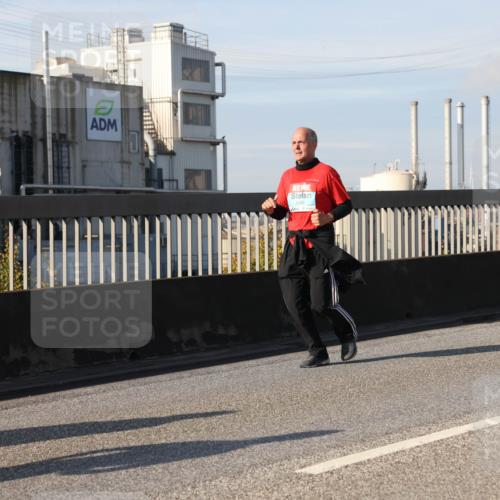 03.10.2025 - Köhlbrandbrückenlauf Lena Gebhardt http://msf.ph/oto/9092394 03.10.2025 10:08:19 Position 2 40 meine-sportfotos.de