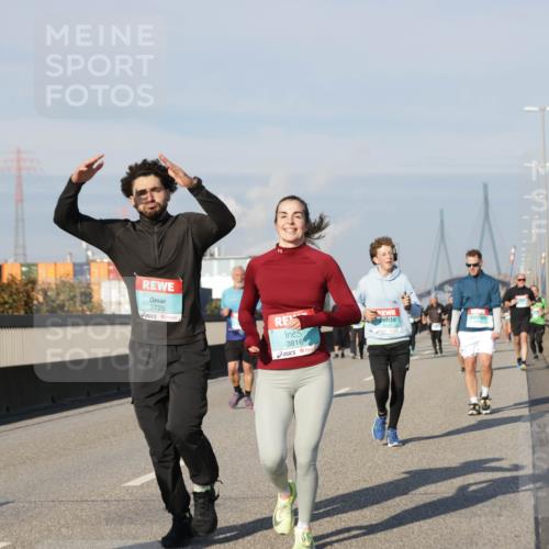 03.10.2025 - Köhlbrandbrückenlauf Jannik Wohlers http://msf.ph/oto/9092405 03.10.2025 10:00:01 Position 3 3725, 3816 meine-sportfotos.de