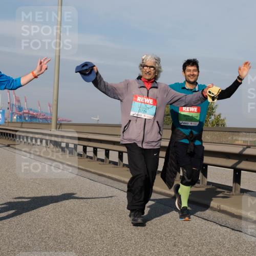 03.10.2025 - Köhlbrandbrückenlauf Fabian Wolf http://msf.ph/oto/9092410 03.10.2025 10:28:16 Position 3 2611, 3774, 9702 meine-sportfotos.de