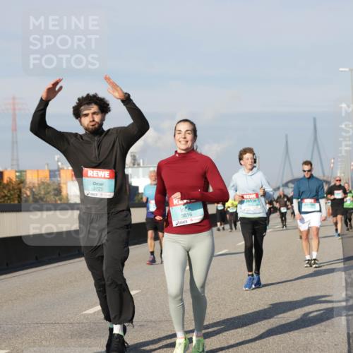 03.10.2025 - Köhlbrandbrückenlauf Jannik Wohlers http://msf.ph/oto/9092411 03.10.2025 10:00:01 Position 3 3725, 3816 meine-sportfotos.de