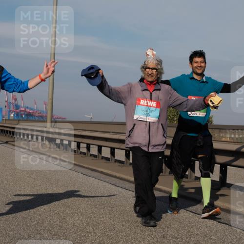 03.10.2025 - Köhlbrandbrückenlauf Fabian Wolf http://msf.ph/oto/9092417 03.10.2025 10:28:16 Position 3 2611, 3774 meine-sportfotos.de