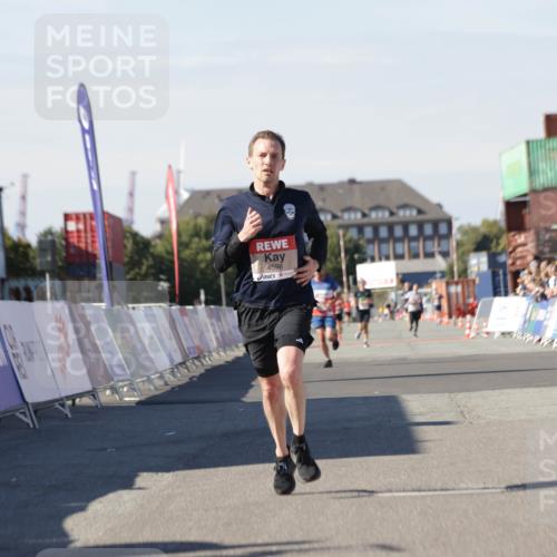 03.10.2025 - Köhlbrandbrückenlauf Jannik Wohlers http://msf.ph/oto/9092420 03.10.2025 12:54:16 Ziel 4598 meine-sportfotos.de
