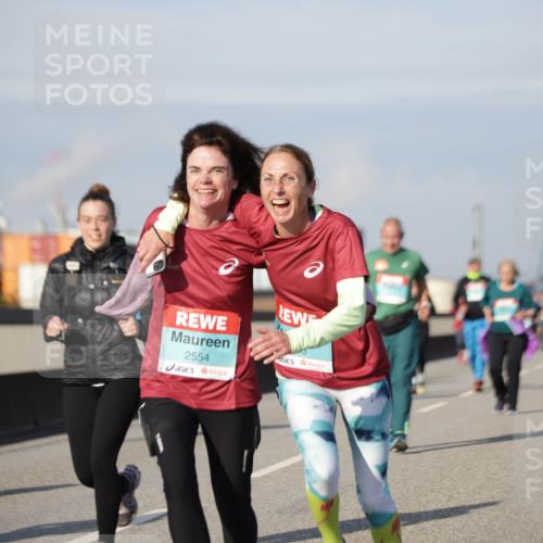 03.10.2025 - Köhlbrandbrückenlauf Jannik Wohlers http://msf.ph/oto/9092421 03.10.2025 10:11:43 Position 3 2554 meine-sportfotos.de