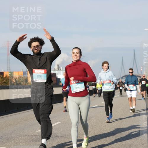 03.10.2025 - Köhlbrandbrückenlauf Jannik Wohlers http://msf.ph/oto/9092426 03.10.2025 10:00:01 Position 3 3725, 3816 meine-sportfotos.de